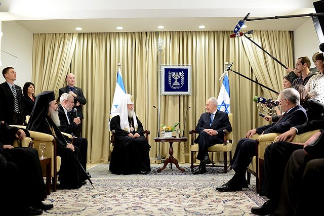 Shimon Peres noted that he was glad to greet His Holiness Patriarch Kirill as the spiritual leader of millions of people