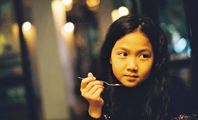 Bé Chip là trái ngọt đầu tiên trong cuộc hôn nhân của diễn viên Mạnh Trường và bà xã Phương Phạm. Một năm gần đây, cô bé phổng phao và ngày càng ra dáng thiếu nữ.