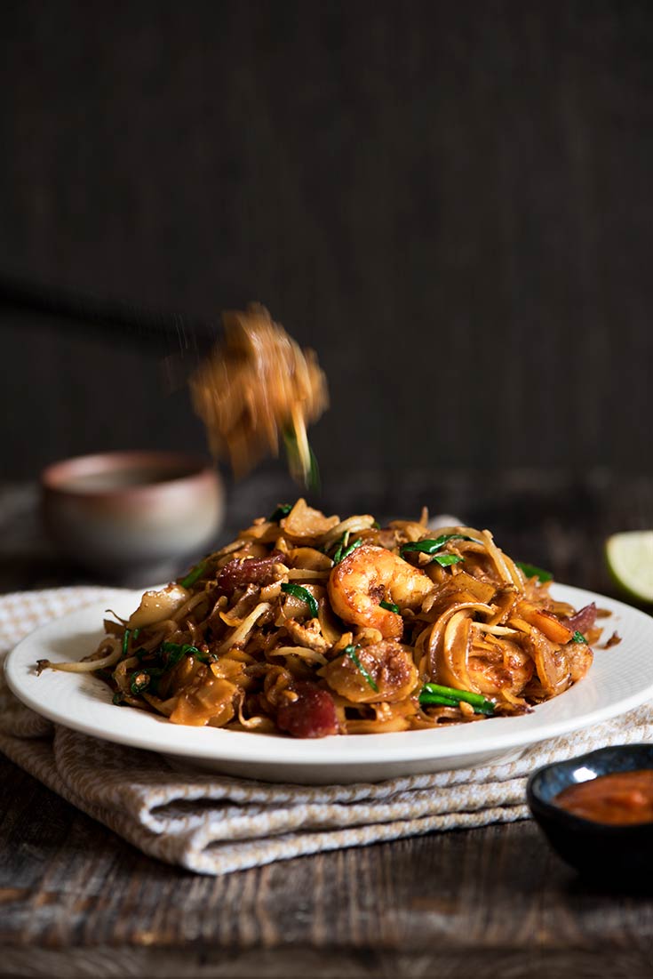 One of the most popular street food in Malaysia, Char Kway Teow is smoky fried noodles with lard, sausages and prawn cooked in just 5 minutes.