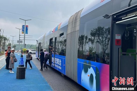 新一代智轨列车助力成都世园会 向世界展示“中国制造”