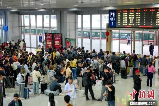 “五一”期间川渝黔三地预计发送铁路旅客1330万人次