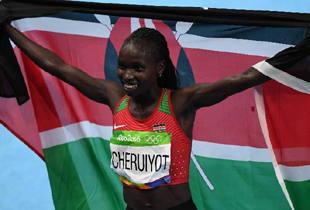 الكينية تشيريوت تحرز ذهبية 5000م لبلادها في أولمبياد ريو