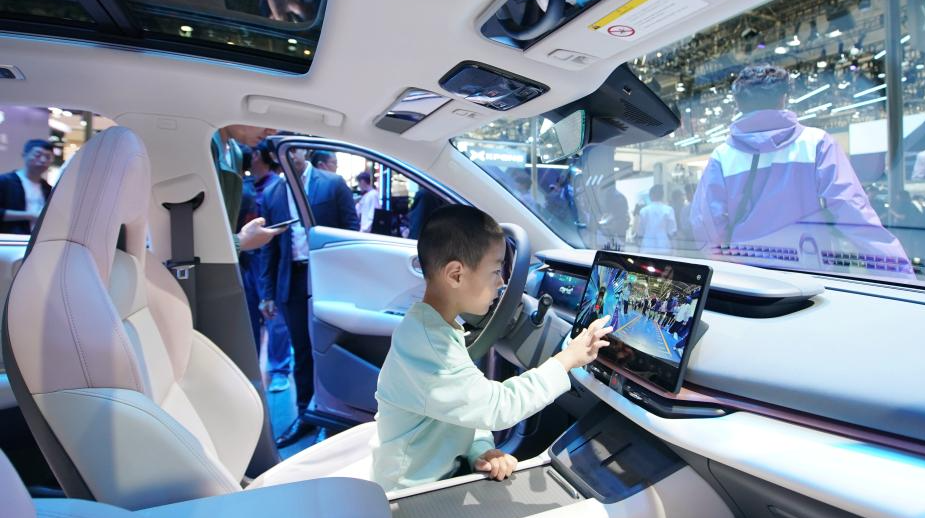 Cutting-edge technologies, novelties and affordability wow visitors at Beijing auto show