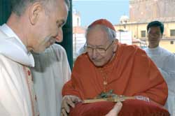 Cardinal Cottier during the ceremony of the taking possession of the cardinal-deacon’s church of Saints Dominic and Sixtus, 25 March 2004