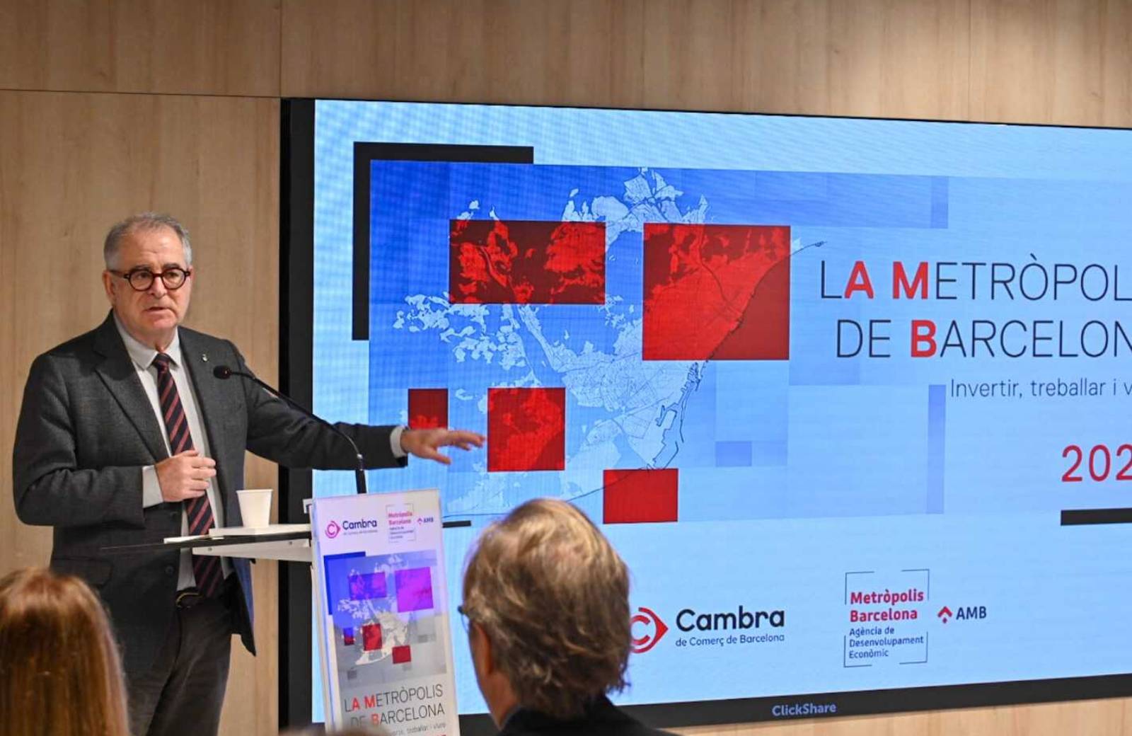 Jordi Valls presentant l'informe a la Cambra de Comerç de Barcelona