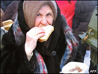 An old Russian woman eats a charity lunch in Saratov (file picture)