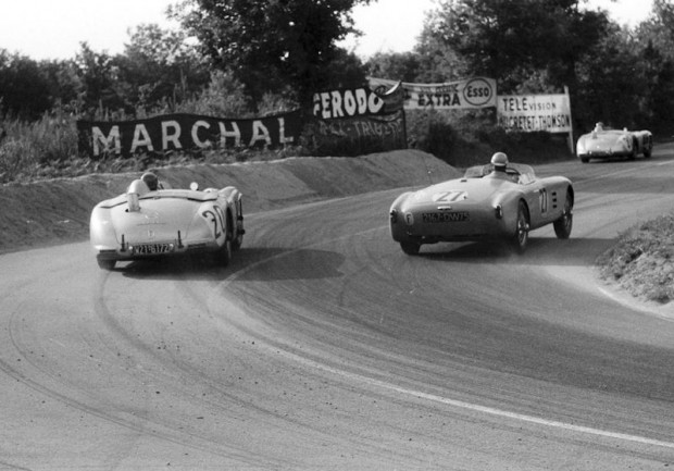 Pierre Levech (#20) is about to pass Jean-Paul Colas in the Salmson 2300S Spyder (#27). (photo credit: Daimler-Benz archive)
