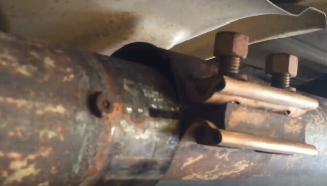 Cách tháo ống xả chữ Y Ford F150 (12)