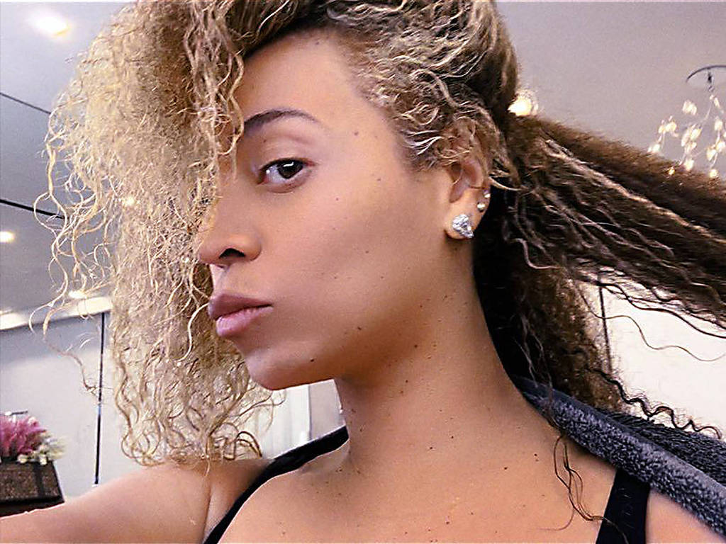 Beyoncé mostra cuidado com os cabelos em publicidade de nova marca