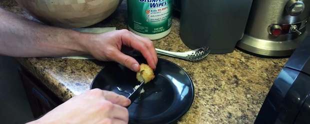 Foto via usurio do Youtube Jonathan Marcus, que postou um vdeo fritando gua