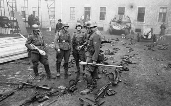Vojnici divizije tokom bitke za Berlin. aprila 1945