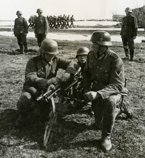 Vojnici divizije na vežbama. oktobra 1941