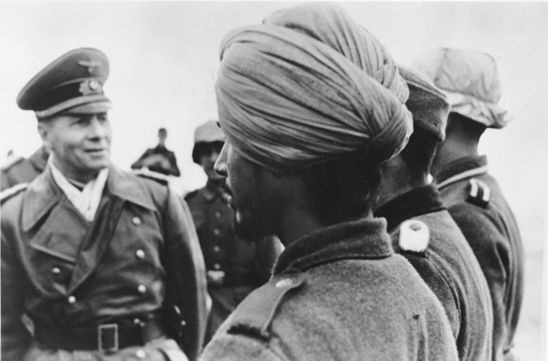 Feldmaršal Romel pregleda trupe. februara 1944.