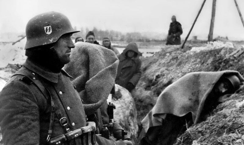 Vojnici divizije u rovovima kod Narve. februara 1944