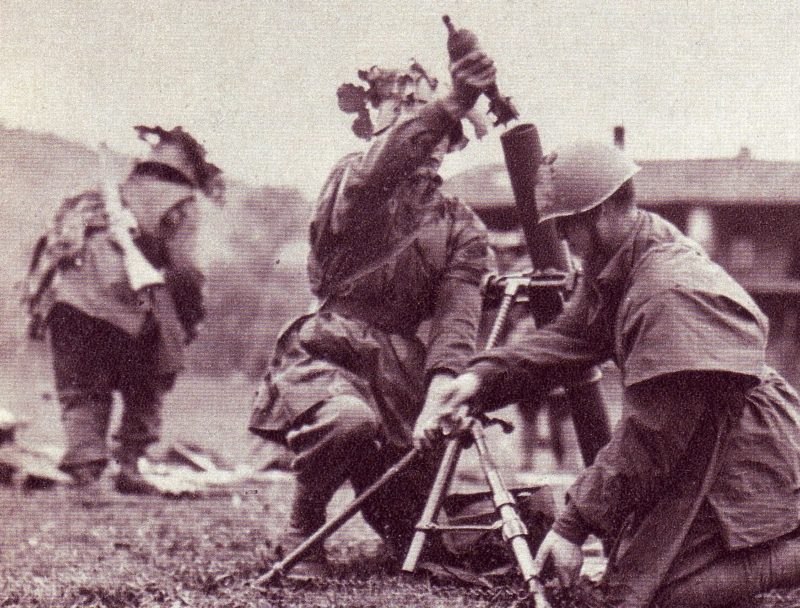 Minobacači divizije na vježbama. 1944